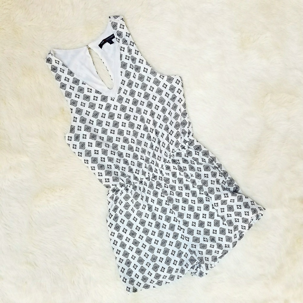 5/$25  Shorts Romper S aztec print lined